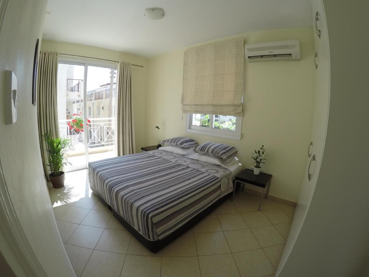 Kato Paphos Suites エクステリア 写真