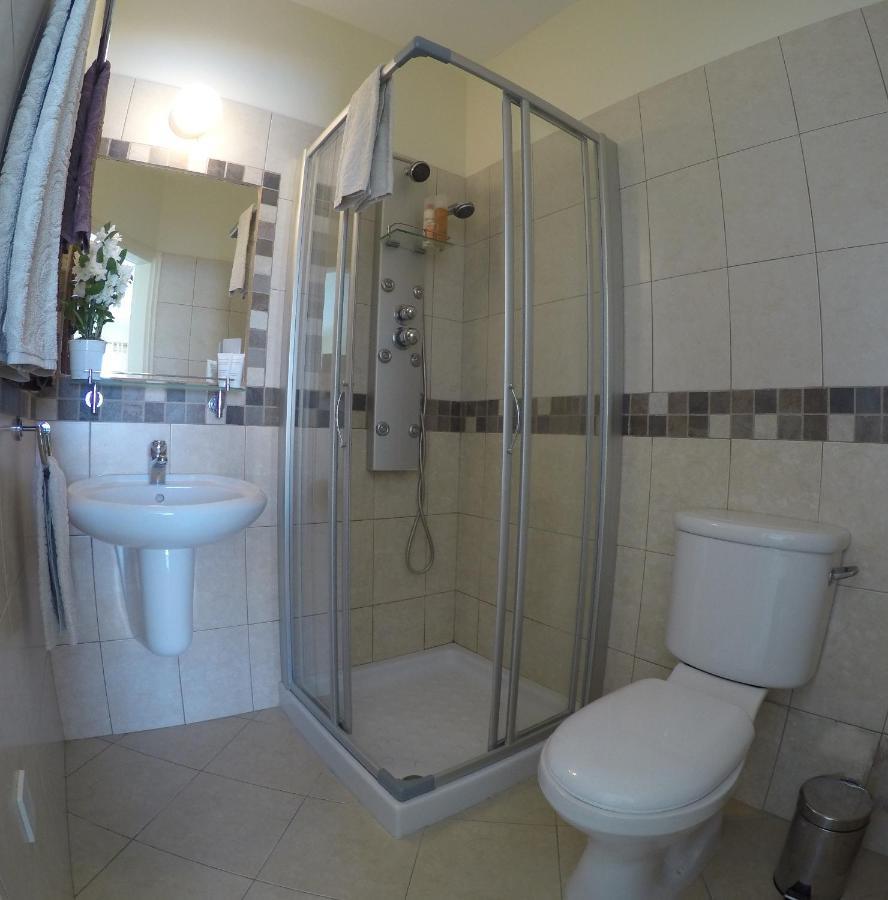 Kato Paphos Suites エクステリア 写真