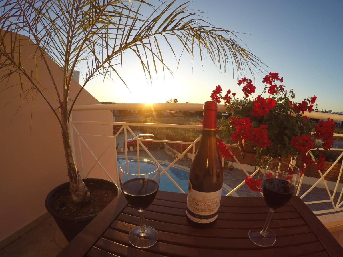 Kato Paphos Suites エクステリア 写真