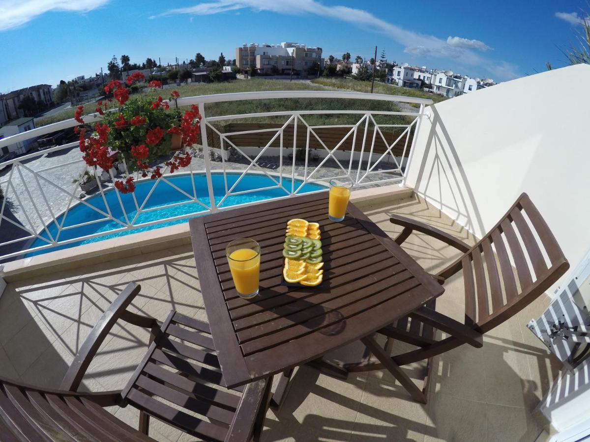 Kato Paphos Suites エクステリア 写真
