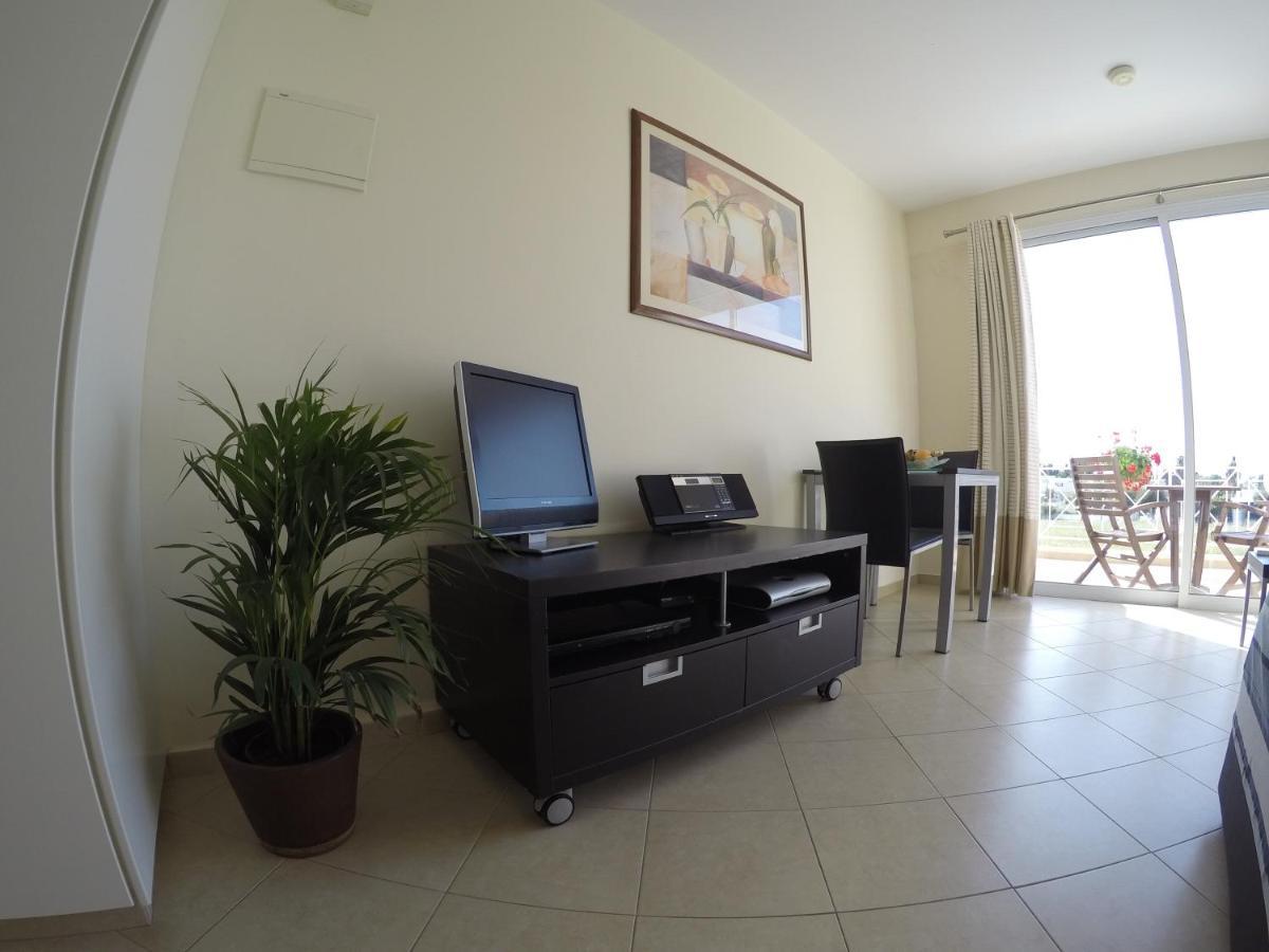 Kato Paphos Suites エクステリア 写真
