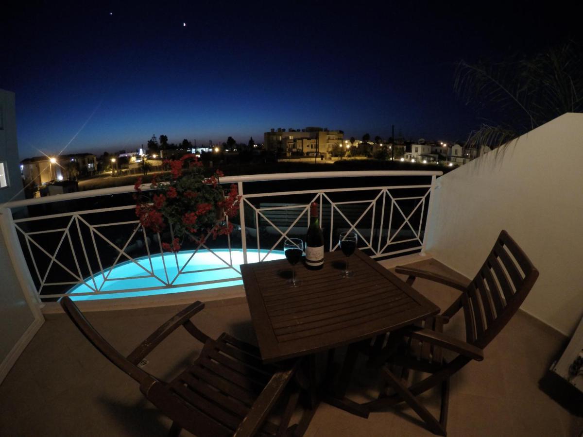 Kato Paphos Suites エクステリア 写真