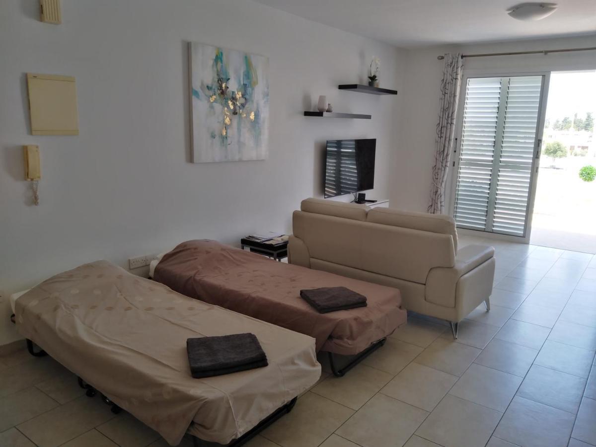 Kato Paphos Suites エクステリア 写真