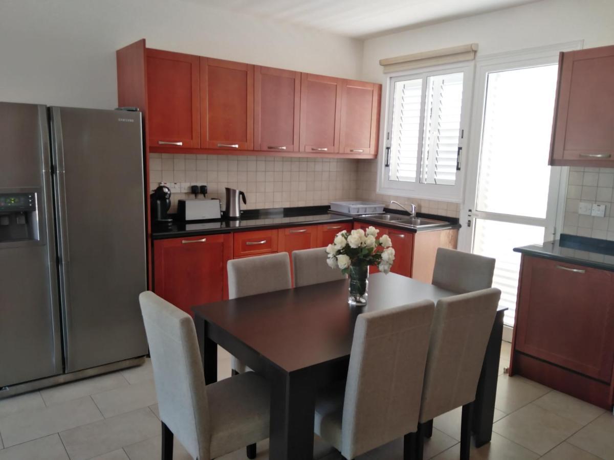 Kato Paphos Suites エクステリア 写真