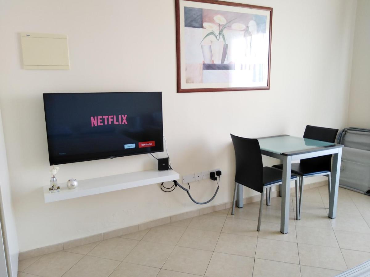 Kato Paphos Suites エクステリア 写真