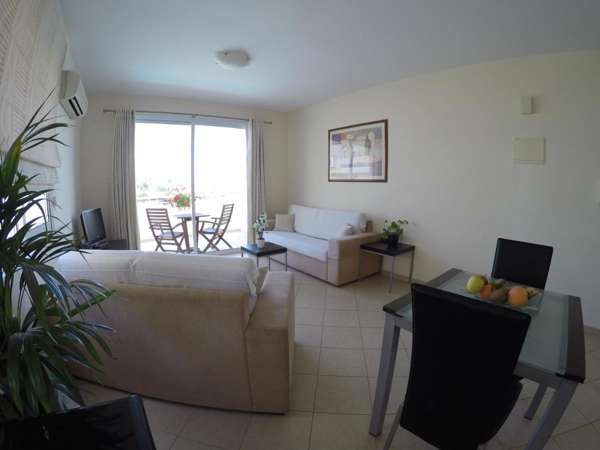 Kato Paphos Suites エクステリア 写真