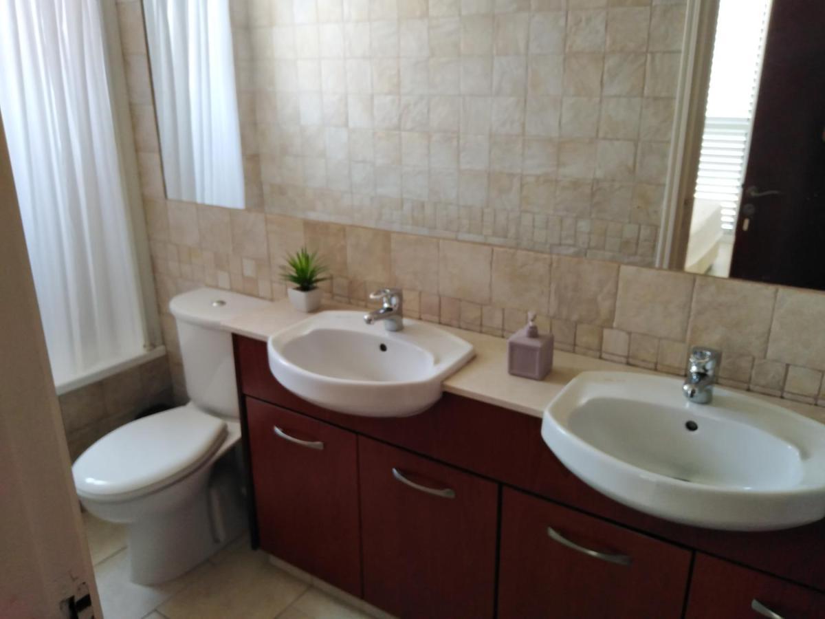 Kato Paphos Suites エクステリア 写真
