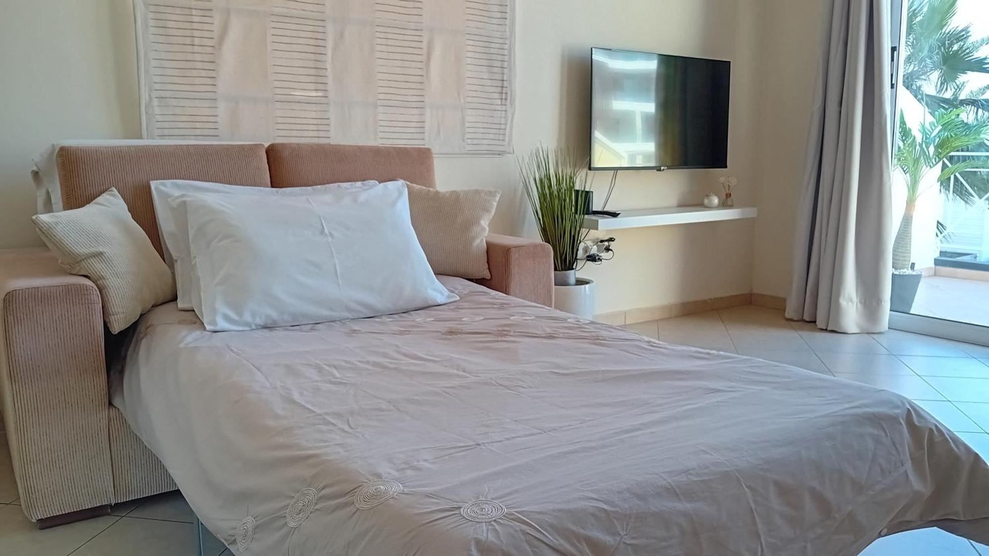 Kato Paphos Suites エクステリア 写真