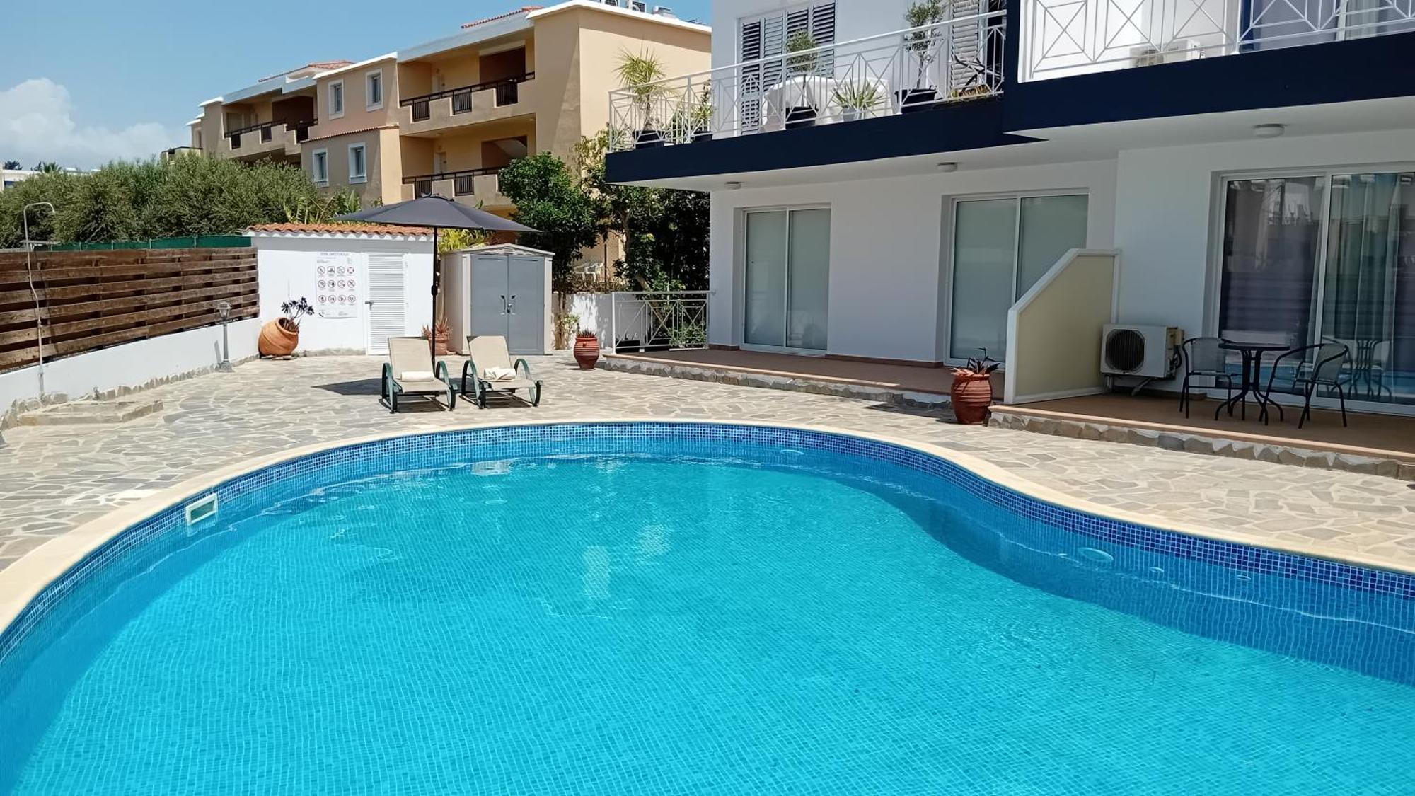 Kato Paphos Suites エクステリア 写真