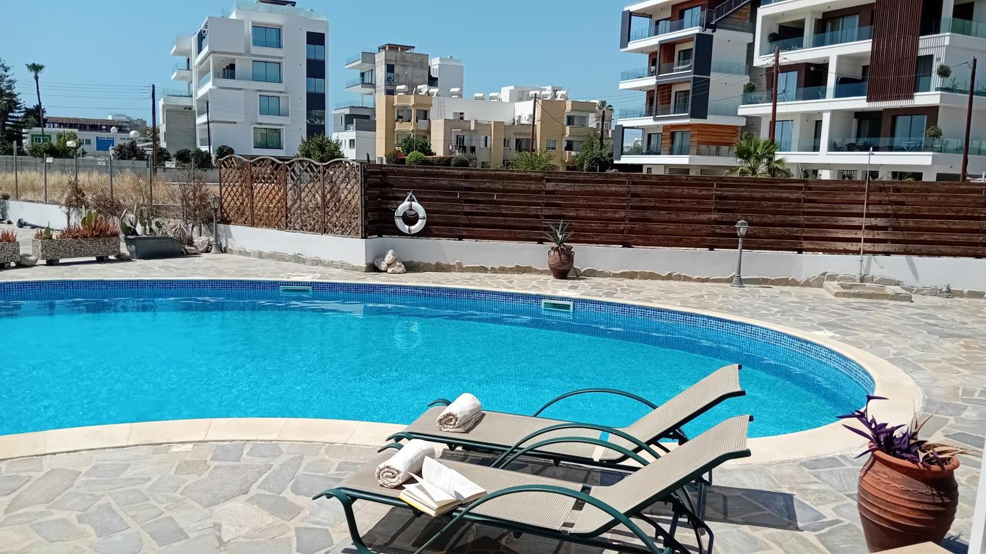 Kato Paphos Suites エクステリア 写真
