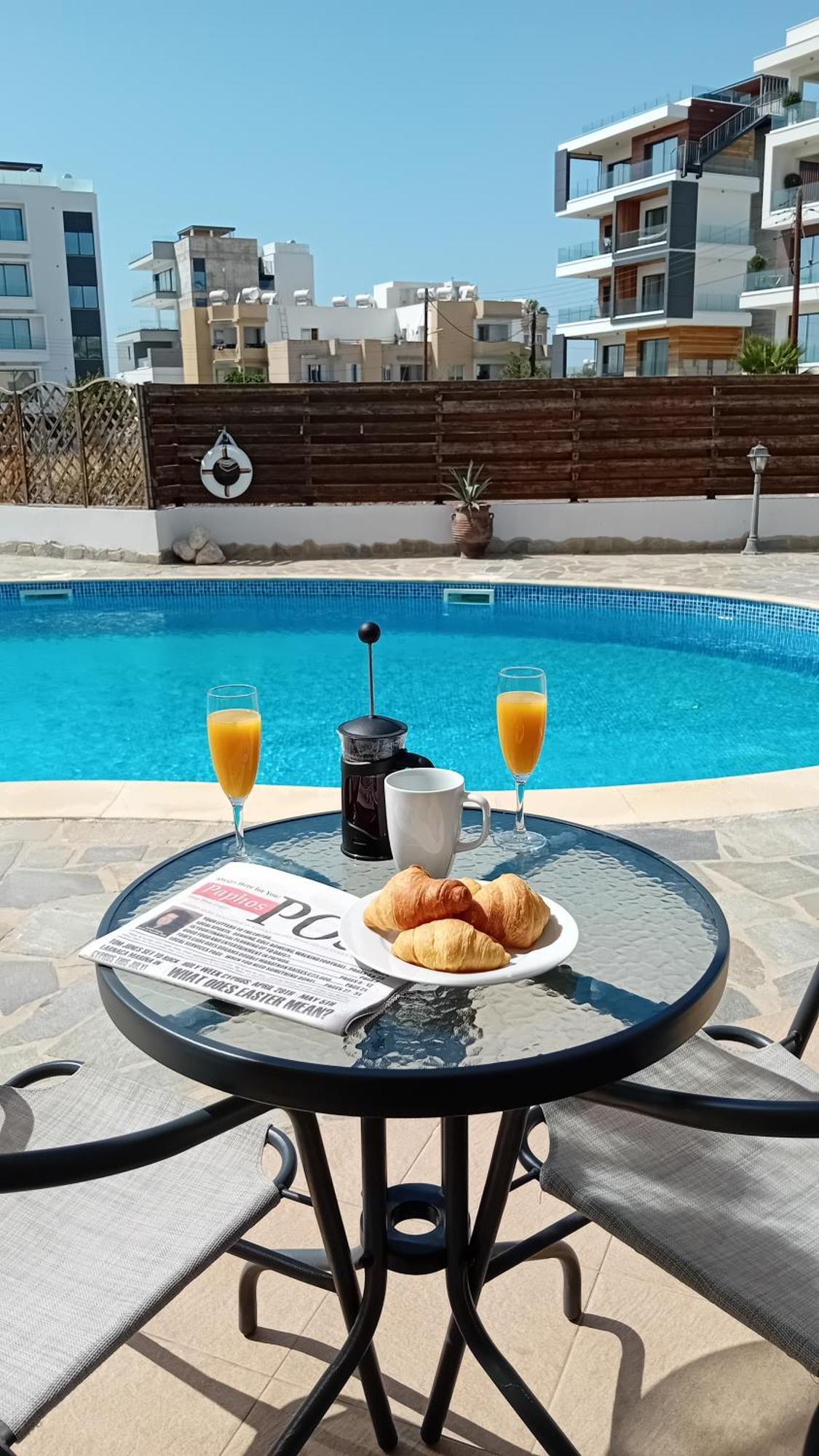 Kato Paphos Suites エクステリア 写真