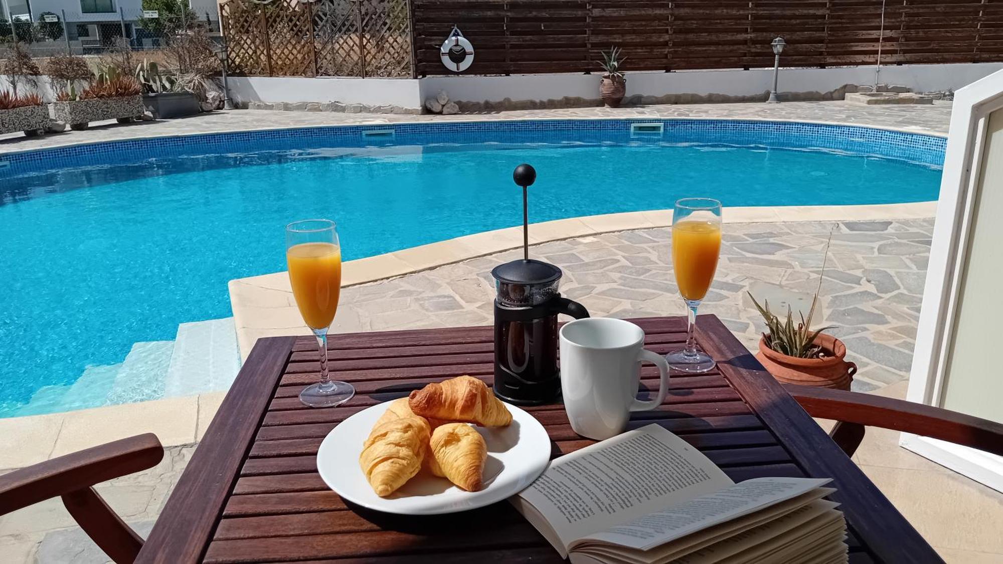 Kato Paphos Suites エクステリア 写真